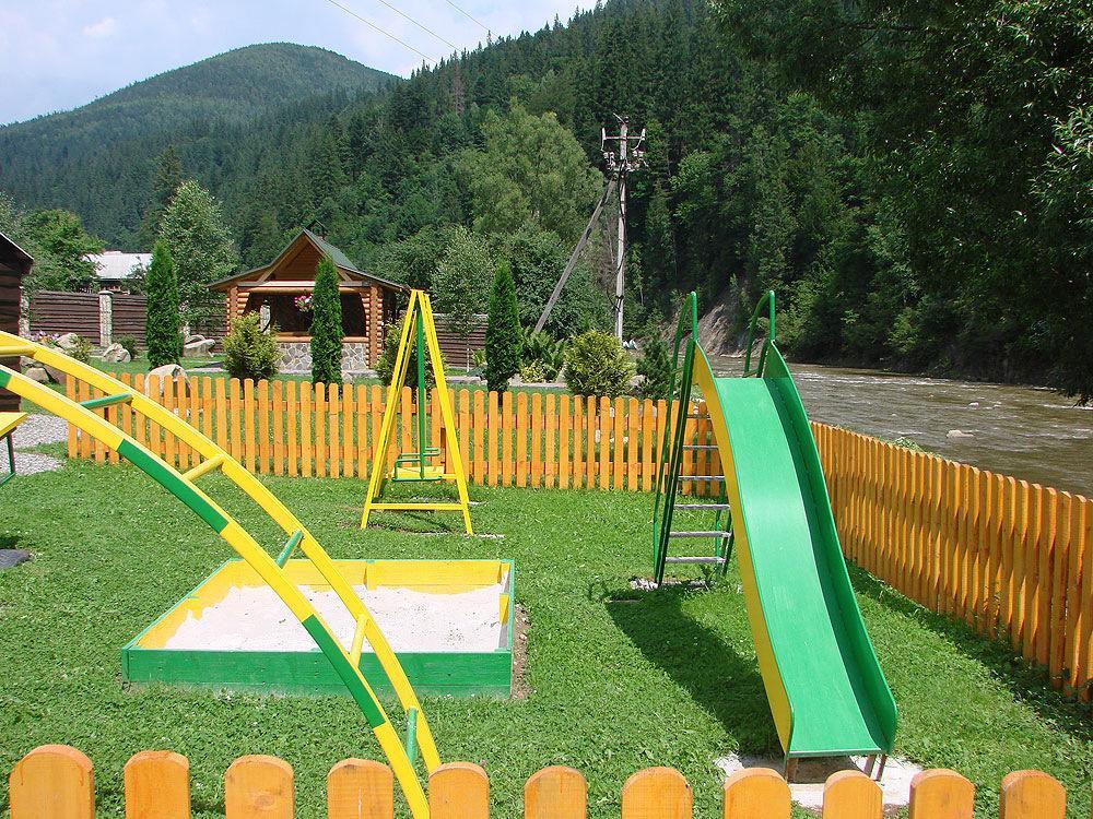 Forest House Tatariv Esterno foto